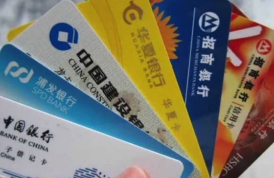 怎么通过手机刷自己的信用卡提现出来？无POS机提现软件！