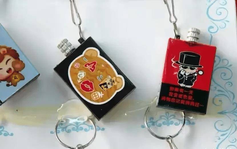 10岁女孩文具店买到性暗示钥匙扣